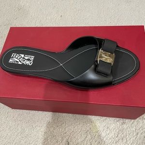 Women Ferragamo Cirella Rubber Flats